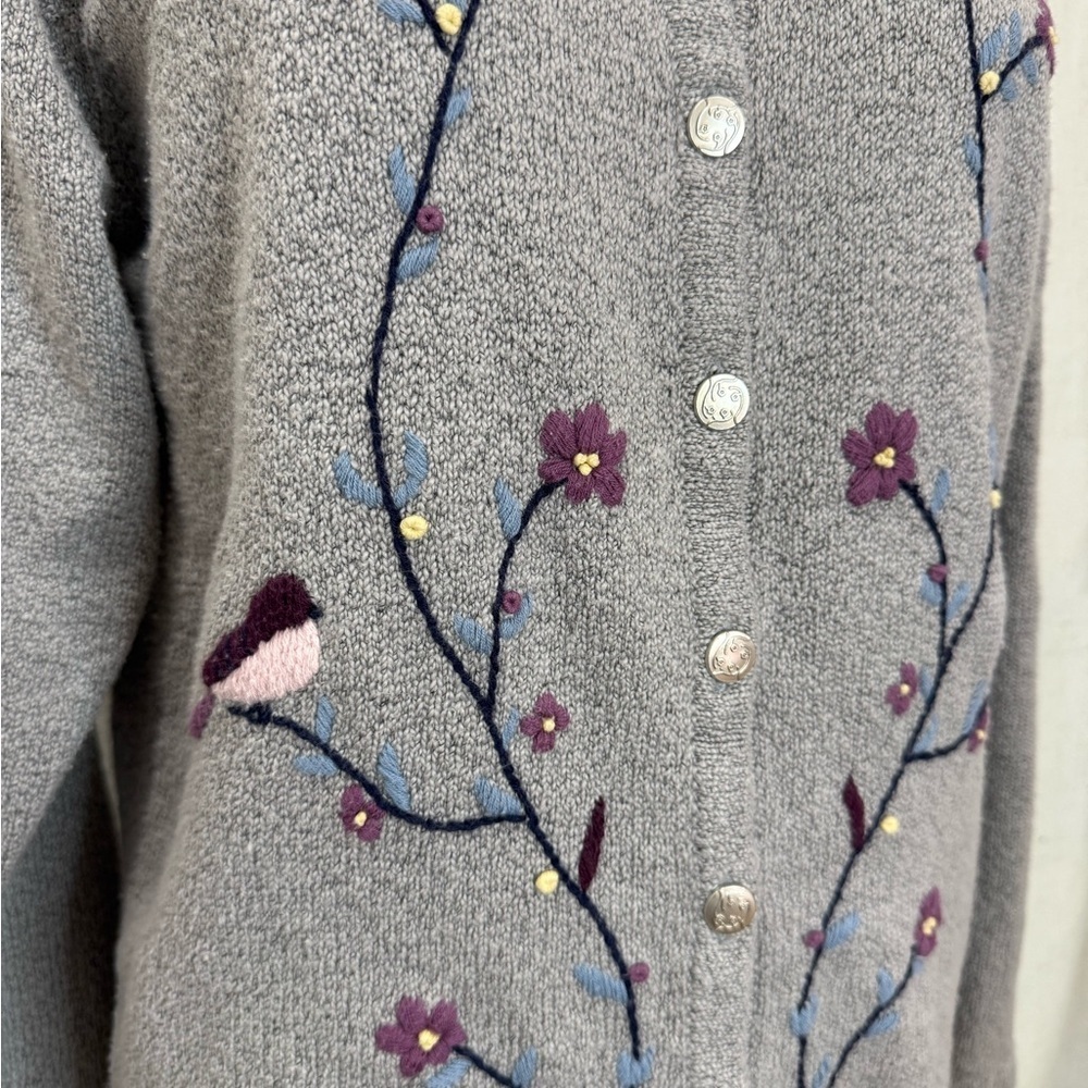 Northern Reflections Gray Floral Embroidered Button Cardigan Sweater SP - Picture 3 of 6